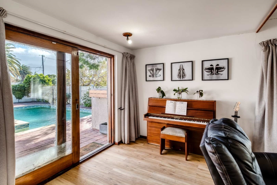5 Bedroom Property for Sale in Kirstenhof Western Cape
